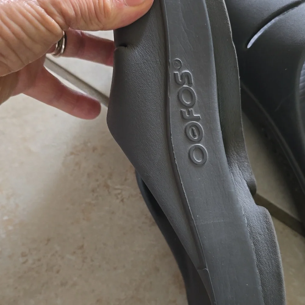 Oofos OOahh Slide Sandals Black Recovery Shoe‎ Size 9 Mens/Womens 11